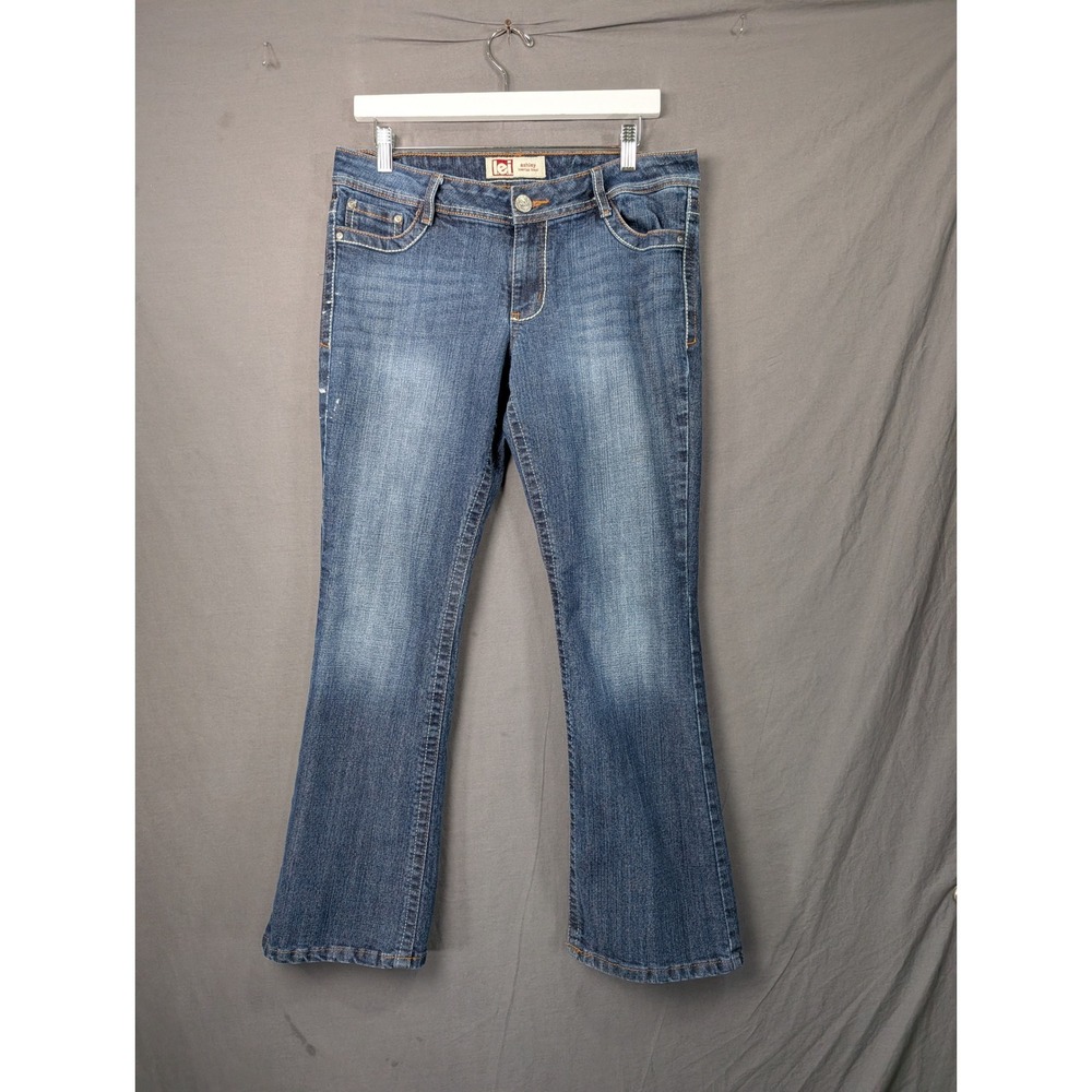 LEI Ashley Lowrise Bootcut Jeans Blue Denim Juniors Size 13 Short